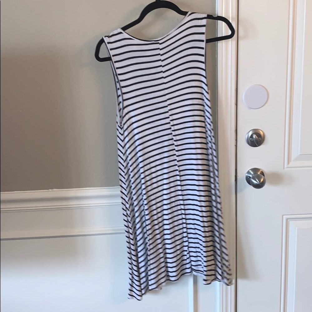 Dress - Picture 4 of 4